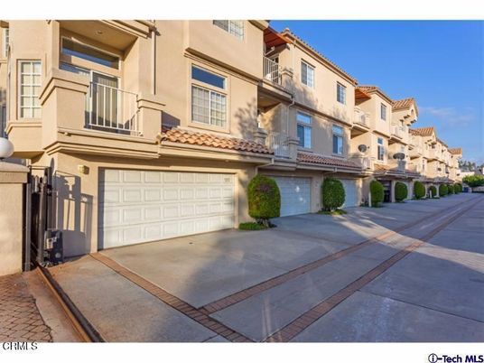 Attached, Exterior, Facade, Mediterranean