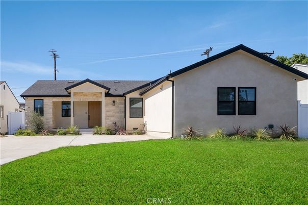 Backyard, Exterior, Facade, Ranch