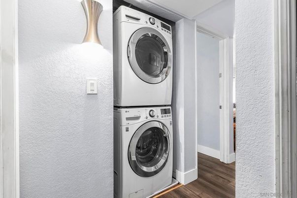 Interior, Utility Closets, Washer, Wood Texture Flooring