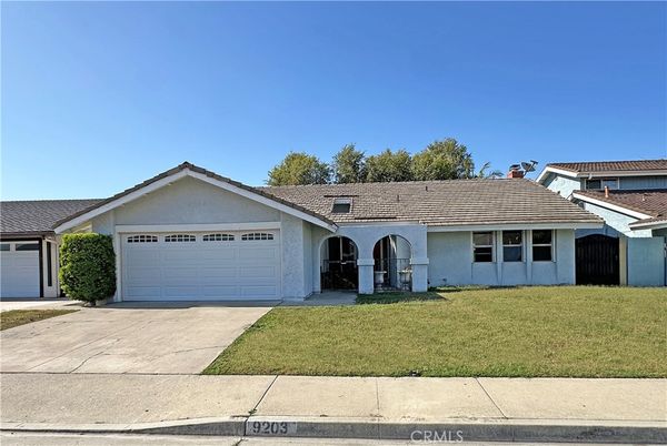 Attached, Exterior, Facade, Ranch