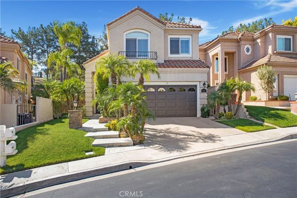 Attached, Exterior, Facade, Mediterranean