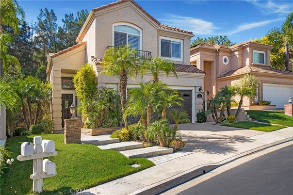 Attached, Exterior, Facade, Mediterranean