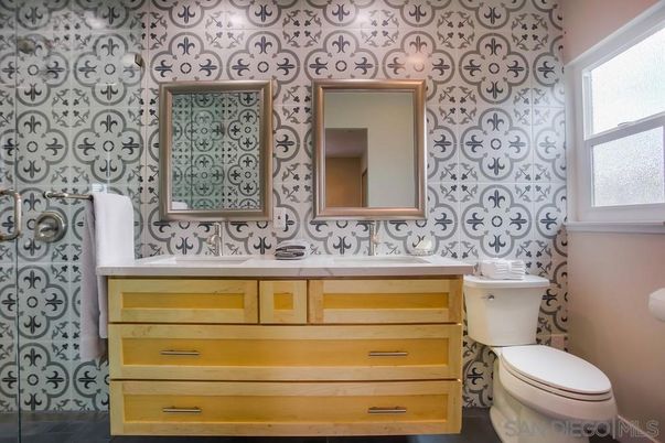 Bathroom, Dual Sink Vanities, Interior