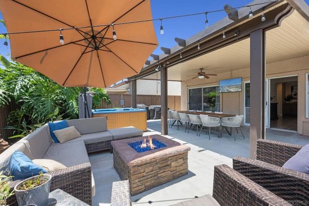 Dining room, Exterior, Hot Tub