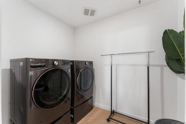 Interior, Washer, Wood Texture Flooring
