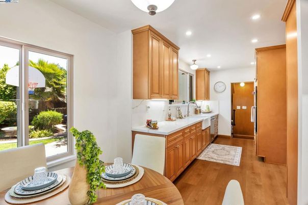 Dining room, Interior, Kitchen, Recessed Lighting, Wood Texture Flooring
