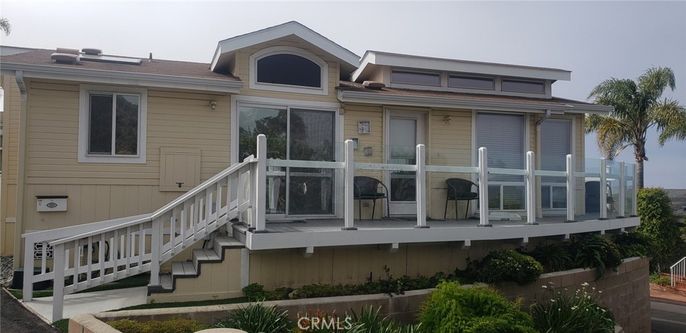Exterior, Facade, Modern