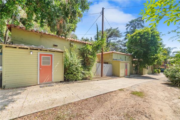 Detached Garage, Exterior