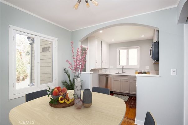 Dining room, Interior, Kitchen, Recessed Lighting, Wood Texture Flooring
