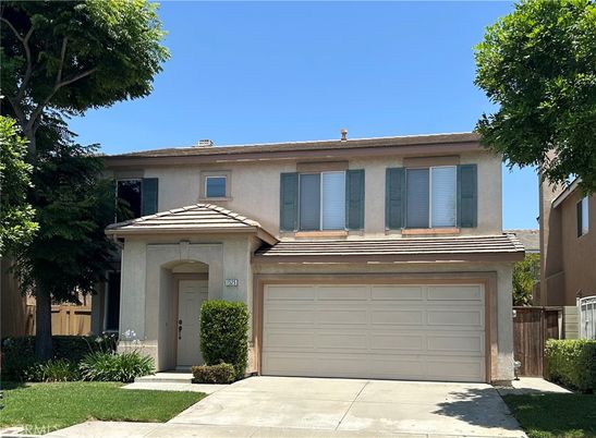 Attached, Exterior, Facade, Mediterranean