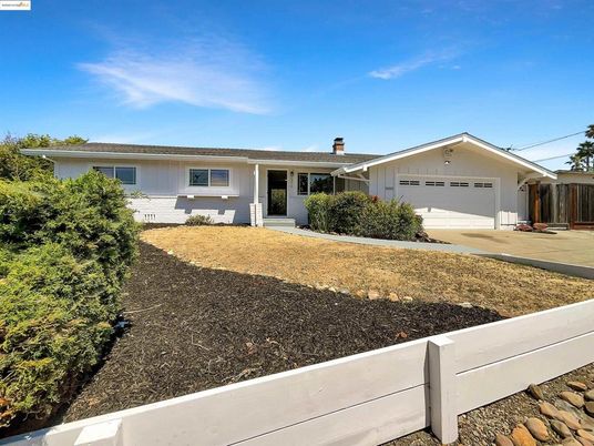 Attached, Exterior, Facade, Ranch