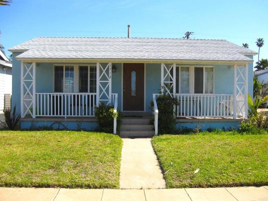 Exterior, Facade, Ranch