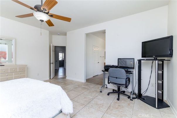 Home Office, Interior