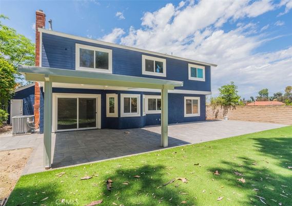 Exterior, Facade, Raised Ranch
