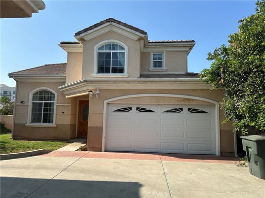 Attached, Exterior, Facade, Mediterranean