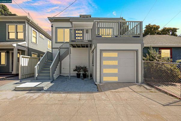Attached, Exterior, Facade, Rowhouse