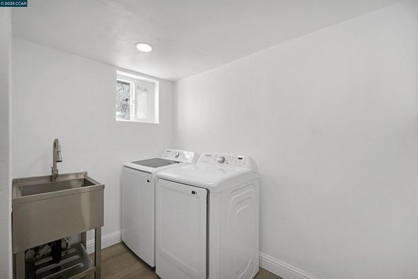 Interior, Recessed Lighting, Washer, Wood Texture Flooring