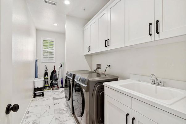 Interior, Marble, Recessed Lighting, Washer