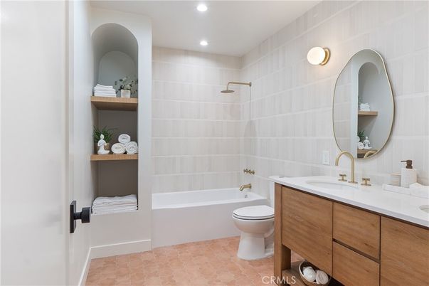 Bathroom, Interior, Recessed Lighting