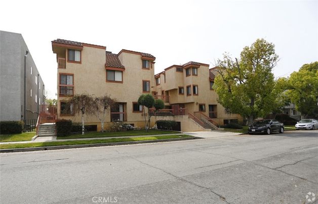 Exterior, Facade, Mediterranean