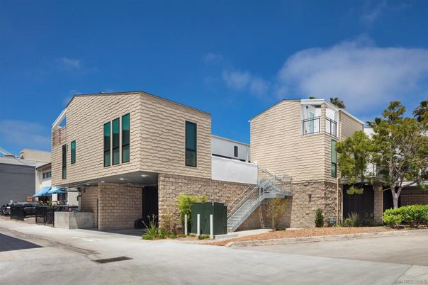 Attached, Exterior, Facade, Brick Facade, Modern
