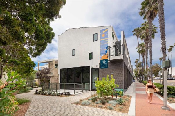 Exterior, Facade, Brick Facade, Modern