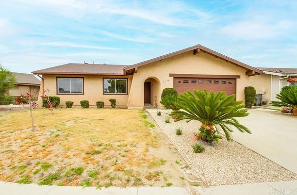 Attached, Exterior, Facade, Ranch