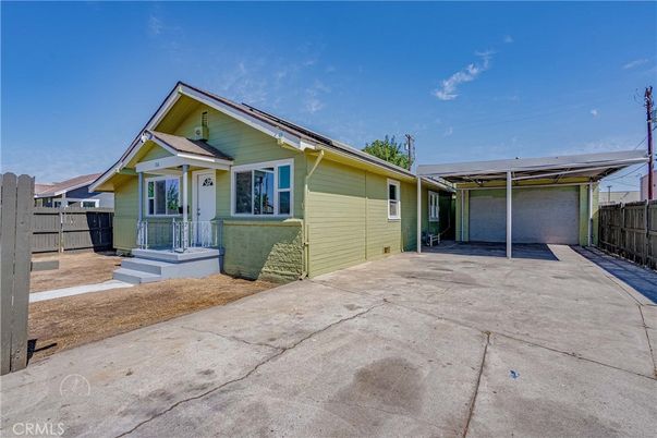 Attached, Exterior, Facade, American Craftsman