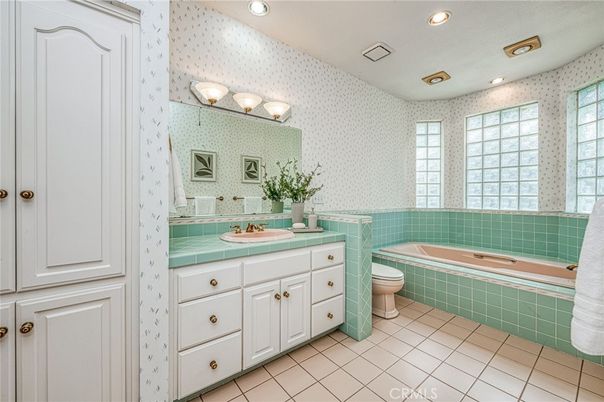 Bathroom, Interior, Recessed Lighting, Tile Countertops