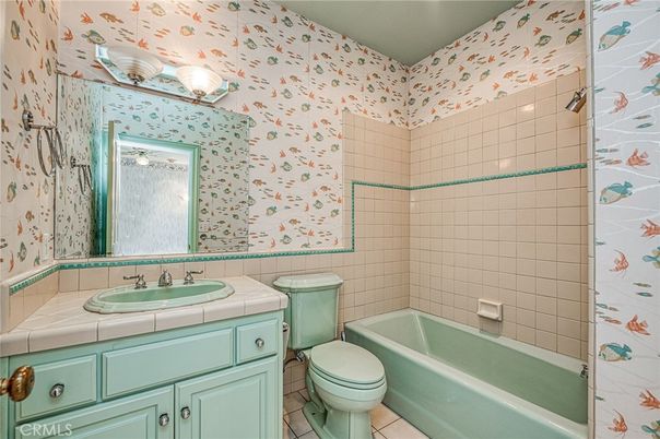 Bathroom, Interior, Tile Countertops