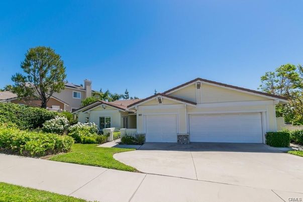Attached, Exterior, Facade, American Craftsman