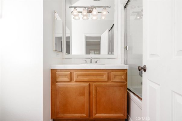 Bathroom, Interior, Tile Countertops