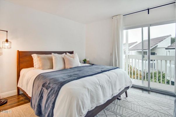 Bedroom, Interior, Pendant Lights, Wood Texture Flooring