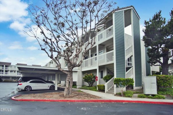 Exterior, Facade, Condo Building