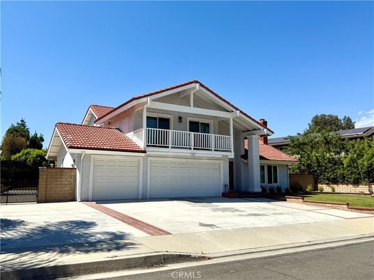 Attached, Exterior, Facade, Solar Panels, American Craftsman
