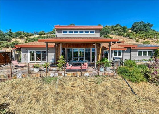 Backyard, Exterior, Facade, Modern