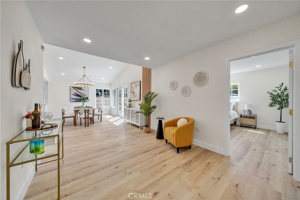 Chandelier, Dining room, Interior, Recessed Lighting, Wood Texture Flooring