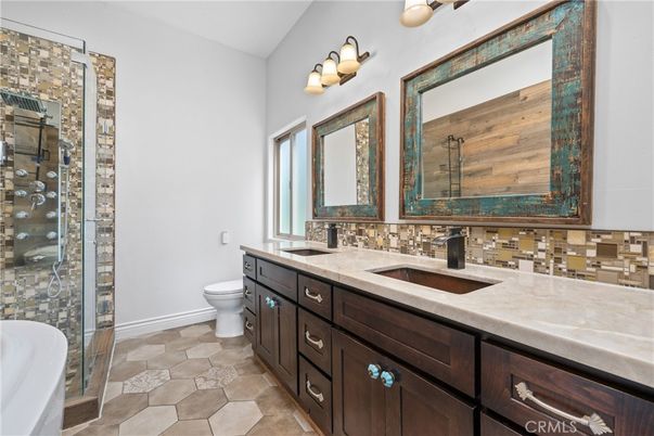 Bathroom, Dual Sink Vanities, Interior