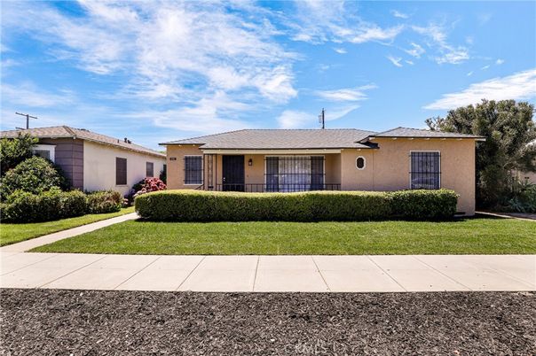 Backyard, Exterior, Facade, Ranch
