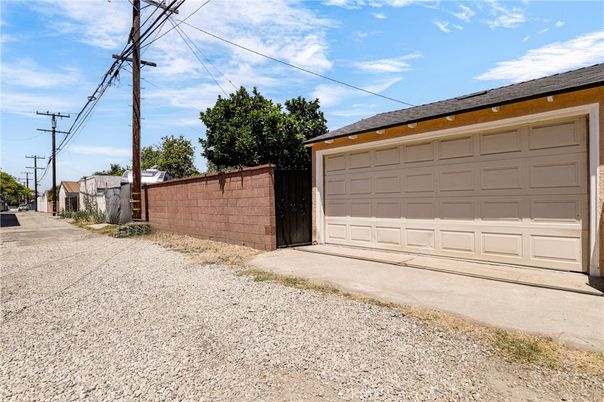 Detached Garage, Exterior