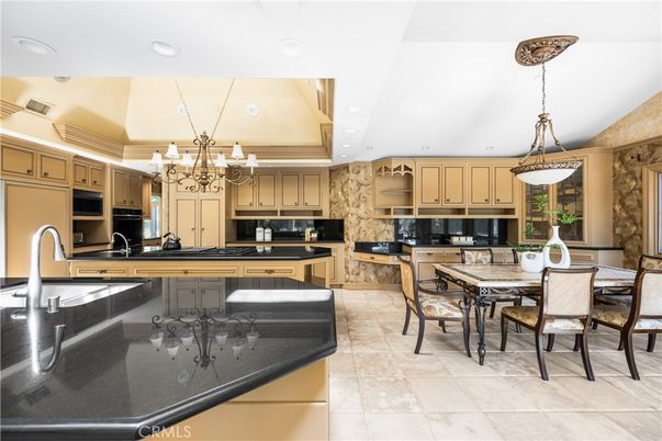 Chandelier, Dining room, Interior, Kitchen, Pendant Lights, Recessed Lighting, Stainless Steel Appliances