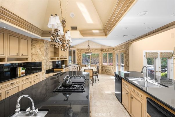 Chandelier, Dining room, Interior, Kitchen, Pendant Lights, Recessed Lighting, Stainless Steel Appliances