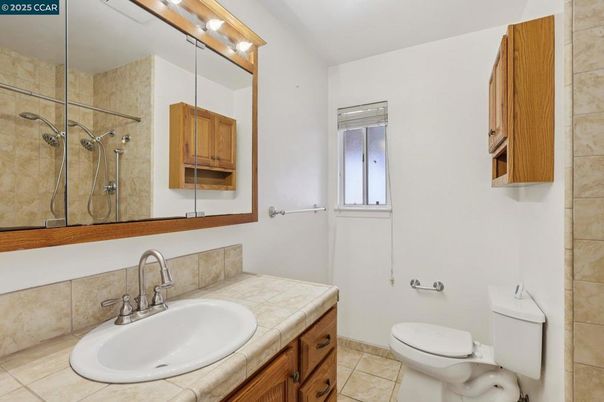Bathroom, Interior, Tile Countertops