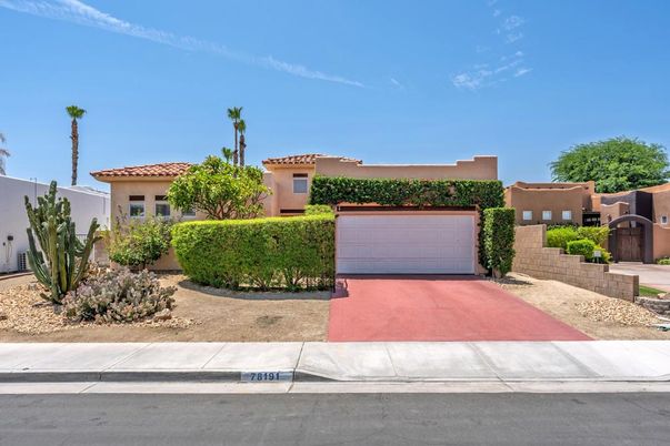 Attached, Exterior, Facade, Mediterranean