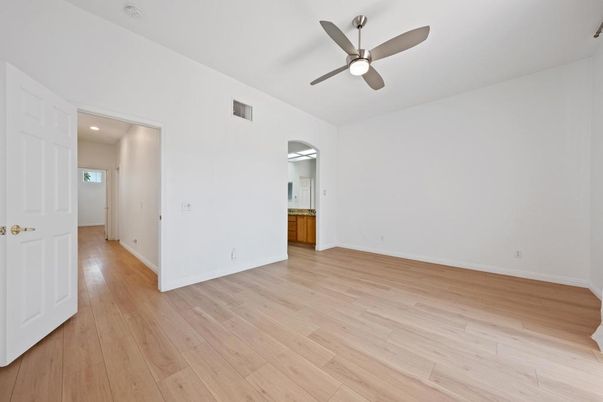 Empty room, Interior, Recessed Lighting, Wood Texture Flooring