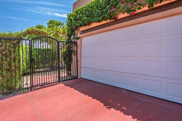 Detached Garage, Exterior