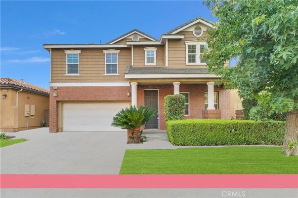 Attached, Exterior, Facade, Brick Facade, American Craftsman