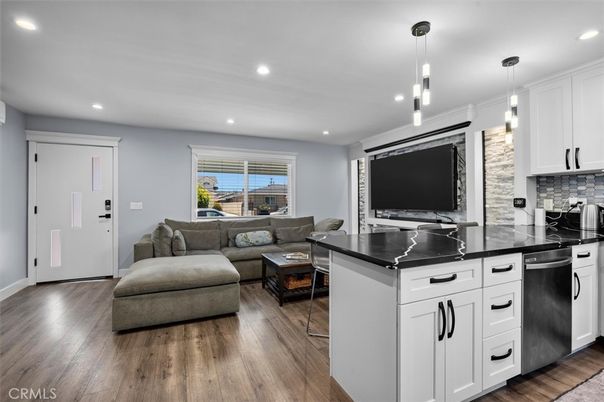 Interior, Kitchen, Living room, Pendant Lights, Recessed Lighting, Wood Texture Flooring