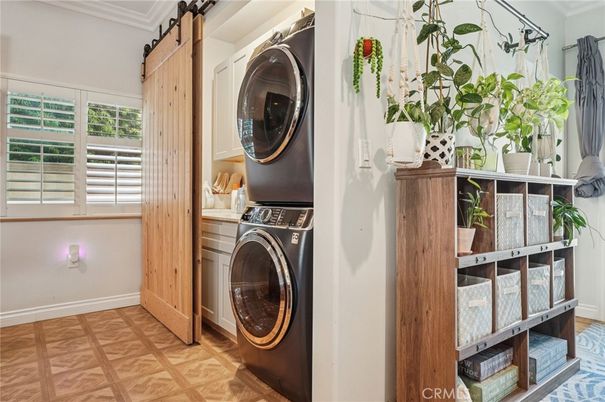 Interior, Utility Closets, Washer, Wood Texture Flooring