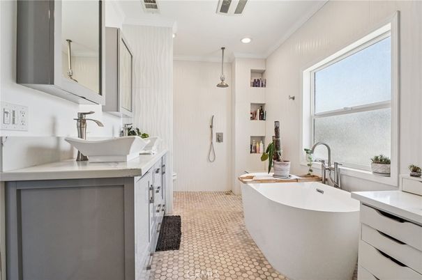 Bathroom, Dual Sink Vanities, Free Standing Baths, Interior, Pendant Lights, Recessed Lighting